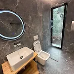 Aura 4*