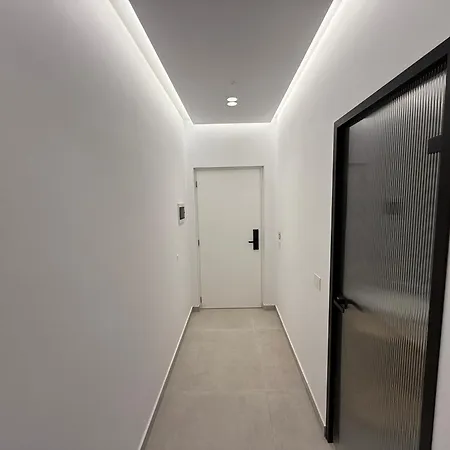 Отель Aura 4*