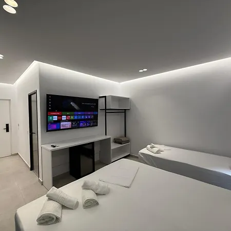 Отель Aura 4*