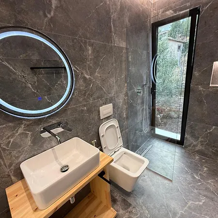 Aura 4*
