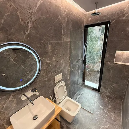 Aura Szálloda Saranda