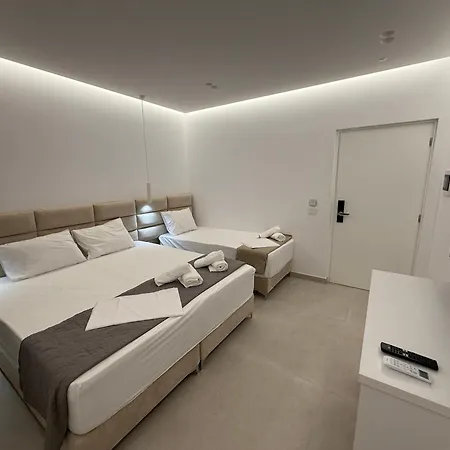 Отель Aura 4*