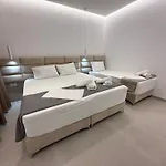 Aura 4*