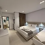 Aura ホテル Sarandë