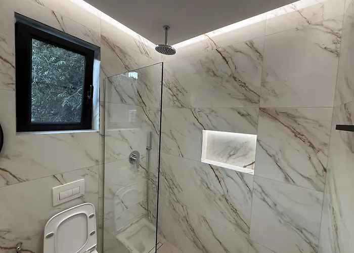 Hotell Aura Sarandë